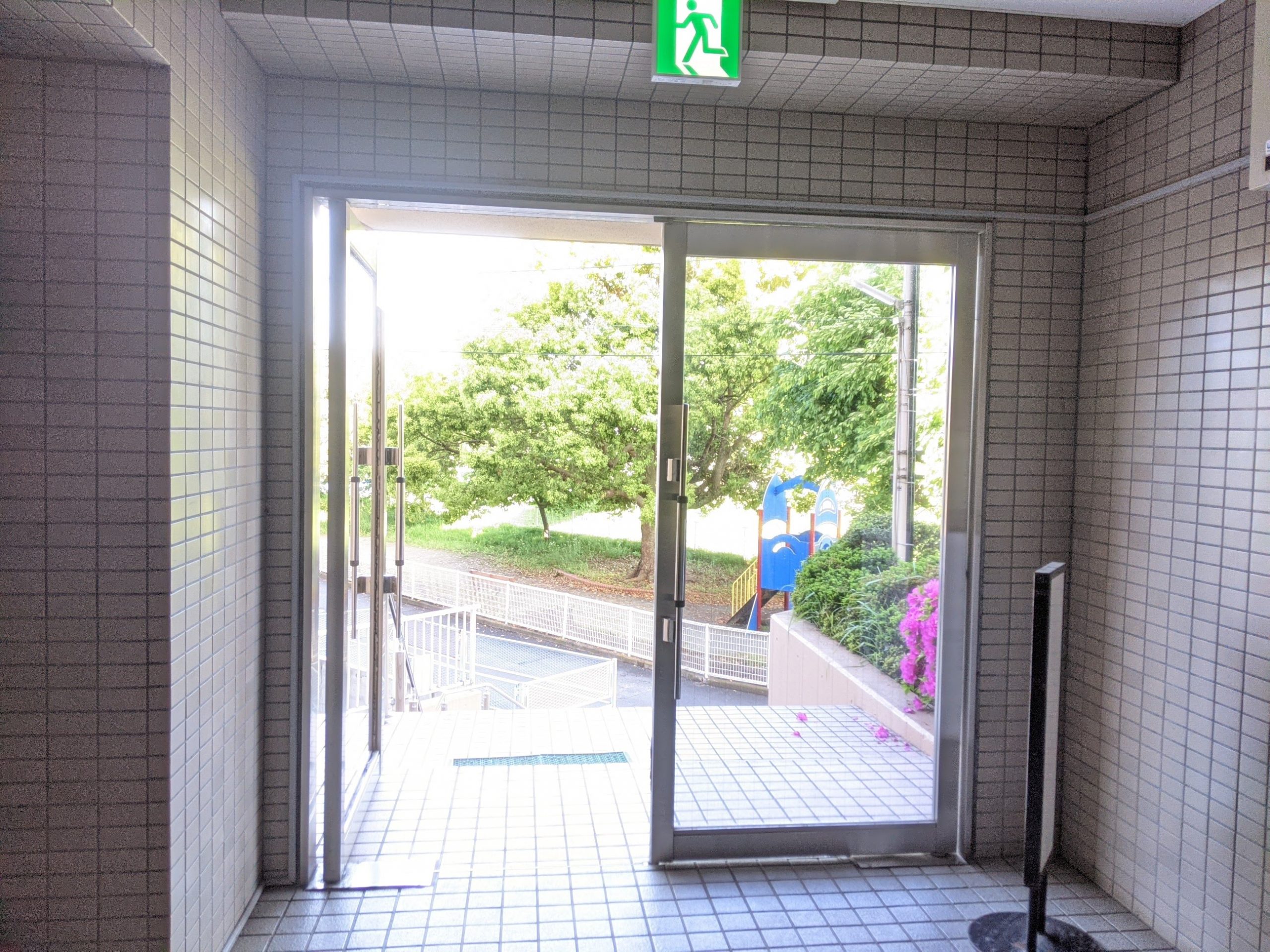 開き戸からの自動ドア化は昭和ドアーにお任せください 開き戸からの自動ドア化は昭和ドアーにお任せください
