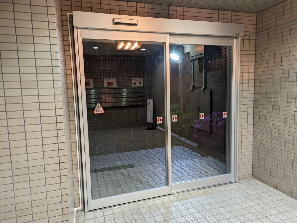 開き戸からの自動ドア化は昭和ドアーにお任せください